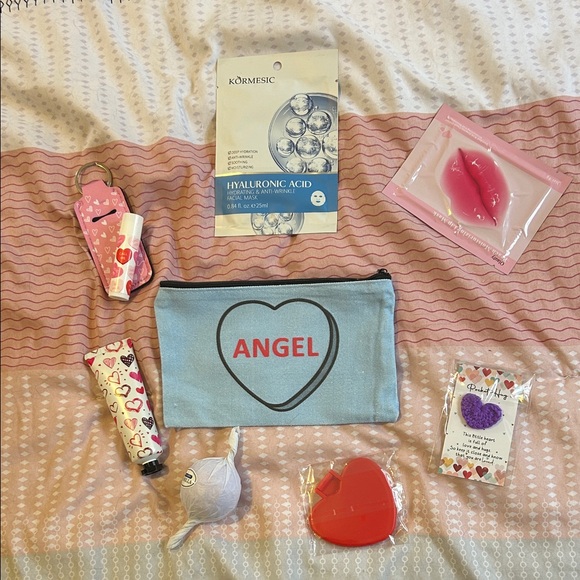 Valentine’s Beauty Bundles (Choose 1) 9 pieces - Picture 5 of 17